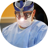 Médico Cirujano Oftalmólogo. Subespecialista en vítreo y retina.